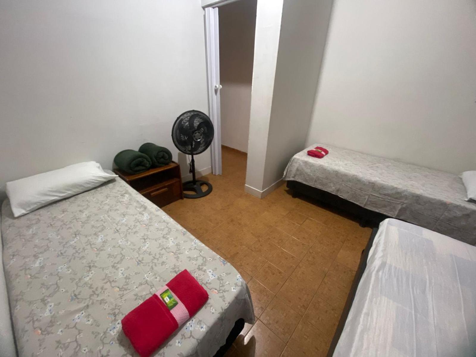 Casas De Temporadas - Hotel Recanto Do Sossego Уберландия Номер фото